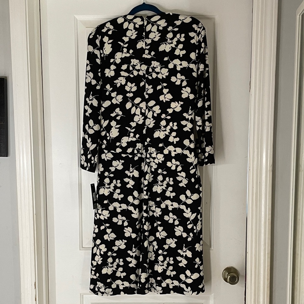 Elegant Black and White Floral Dress - Picture 4 of 4